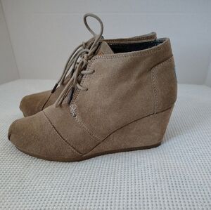 TOMS Women's Tan Suede Wedge Ankle Boots Size W7